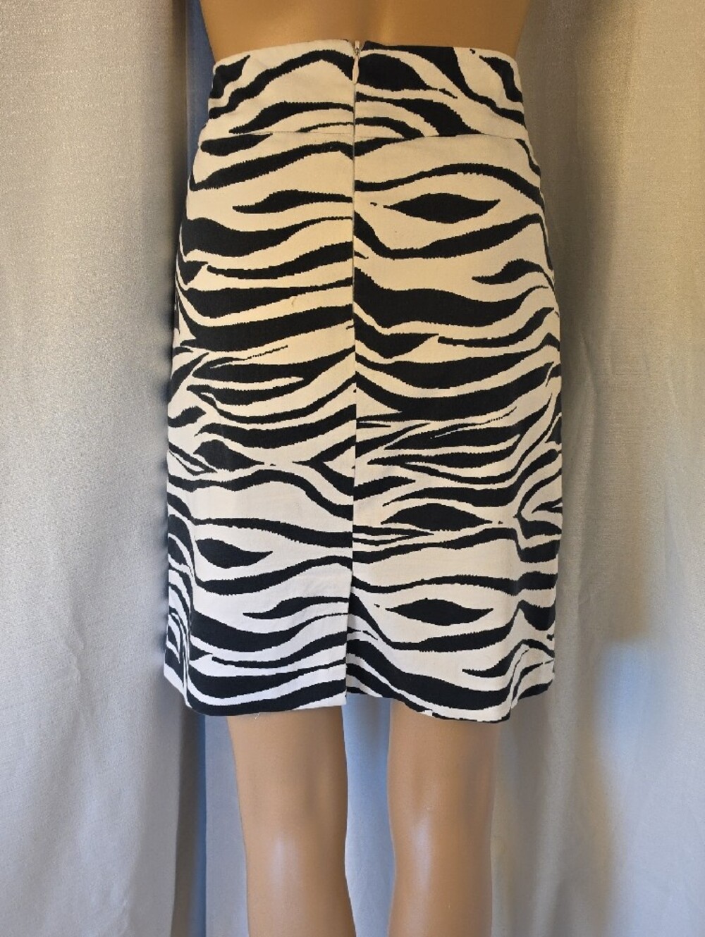 Focus 2000 98% Cotton Black and White Zebra Print Mini Skirt Size 6 - Picture 3 of 9
